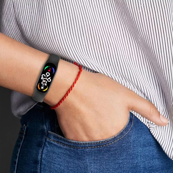 Tech-Protect Iconband Xiaomi Mi Smart Band 5/6/6/NFC/7 szilikon szíj, fekete-piros